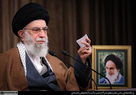 امام خامنه‌ای: اهداف دشمن در جنگ نرم:‌ 1 - قطع جریان تواصی در کشور. 2- وارونه نشان دادن حقایق
