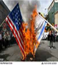 ش(مشهد): آیا سوزاندن پرچم امریکا صحیح است و اگر به عنوان نماد دولت آمریکا آتش زده می شود، آیا مردم آمریکا این گونه برخورد با پرچمشان را می پذیرند؟