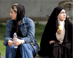 اگر علت اجبار به حجاب در ایران را حفظ وحدت اجتماعی بدانیم، غرب نیز به همین دلیل با حجاب مخالف است. پس چرا آنان را محکوم می‌کنیم؟ (دانشجو/اصفهان)