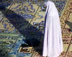 ش (تهران): چرا باید بانوان به هنگام نماز [حتی اگر نامحرمی نباشد] حجاب داشته باشند، مگر خداوند به آنها نامحرم است؟