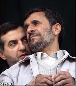 ش: چرا احمدی نژاد به رغم مشکلاتی که مشایی و محمدرضا رحیمی برای دولت و ملت به وجود آورده‌اند، هنوز بر حفظ آنان اصرار داشته و چهره‌ی دولت را مخدوش می‌کند؟ 